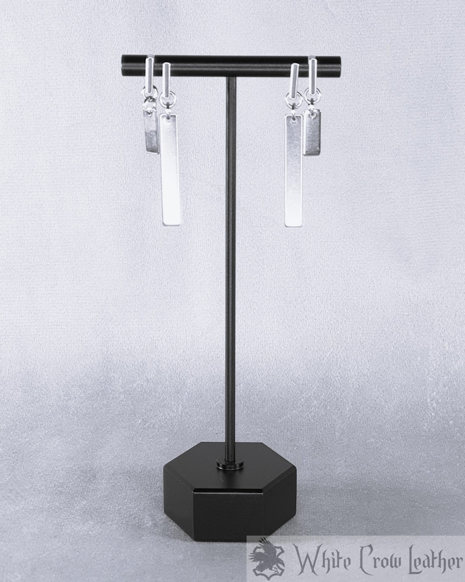 Paladin earrings - boucles d'oreilles en acier – Image 5