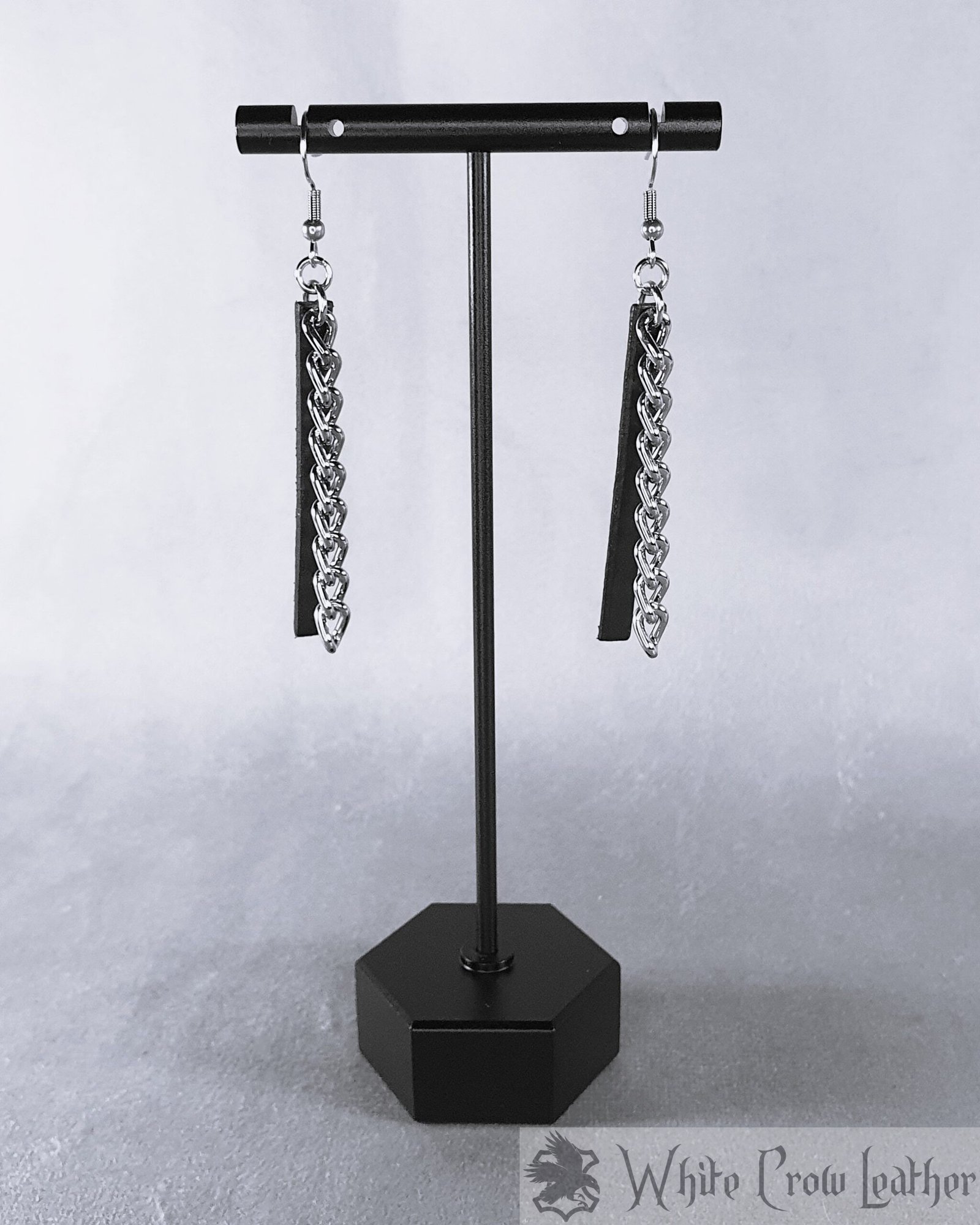 Warrior earrings - boucles d'oreilles en cuir et en acier – Image 2